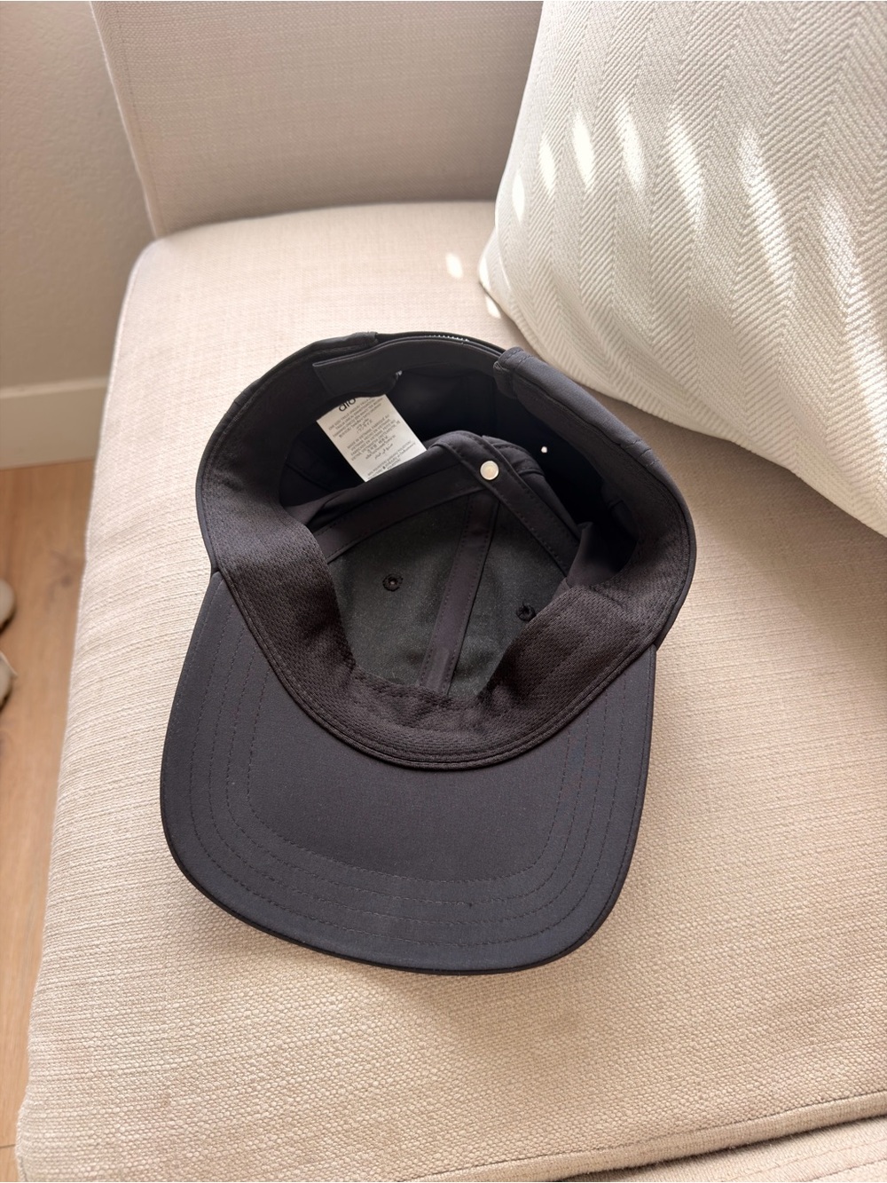 ALO Performance Off-Duty Cap - Picture 5 of 6